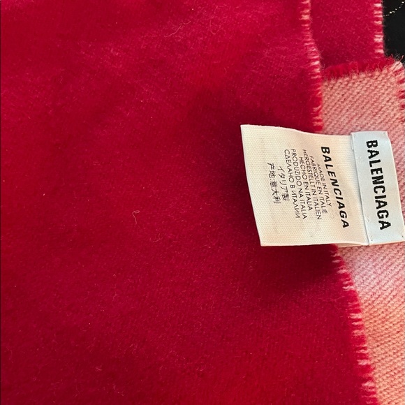 Authentic Balenciaga Two-Tone Wool Scarf- Red - Picture 3 of 3